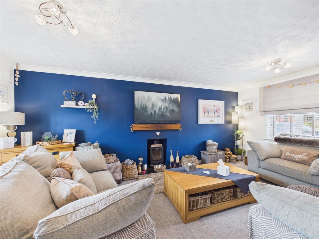 Property photo 3 of 16 Living Room