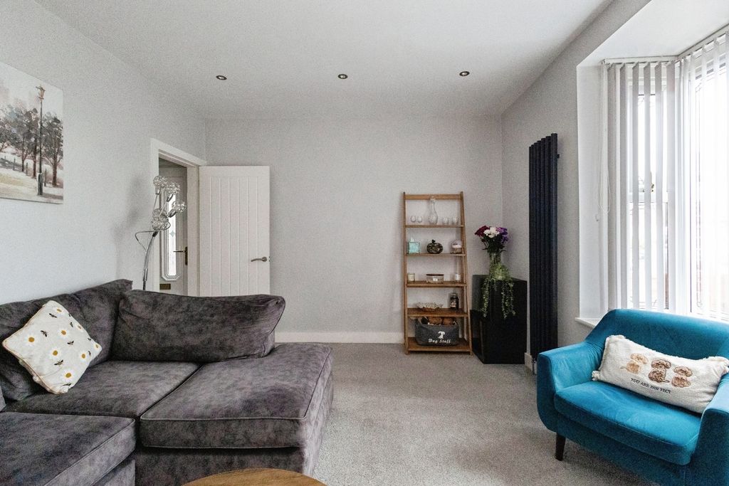 Property photo 3 of 18 Pbox-Img.Jpg
