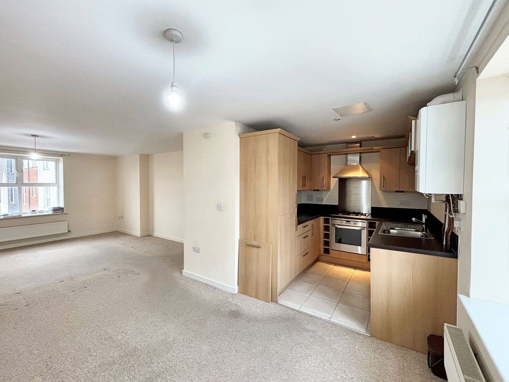 Property photo 2 of 8 Kitchen/Lounge