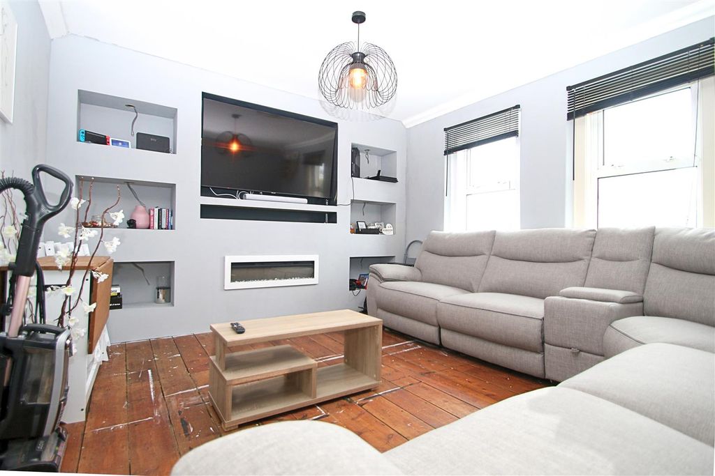 Property photo 2 of 7