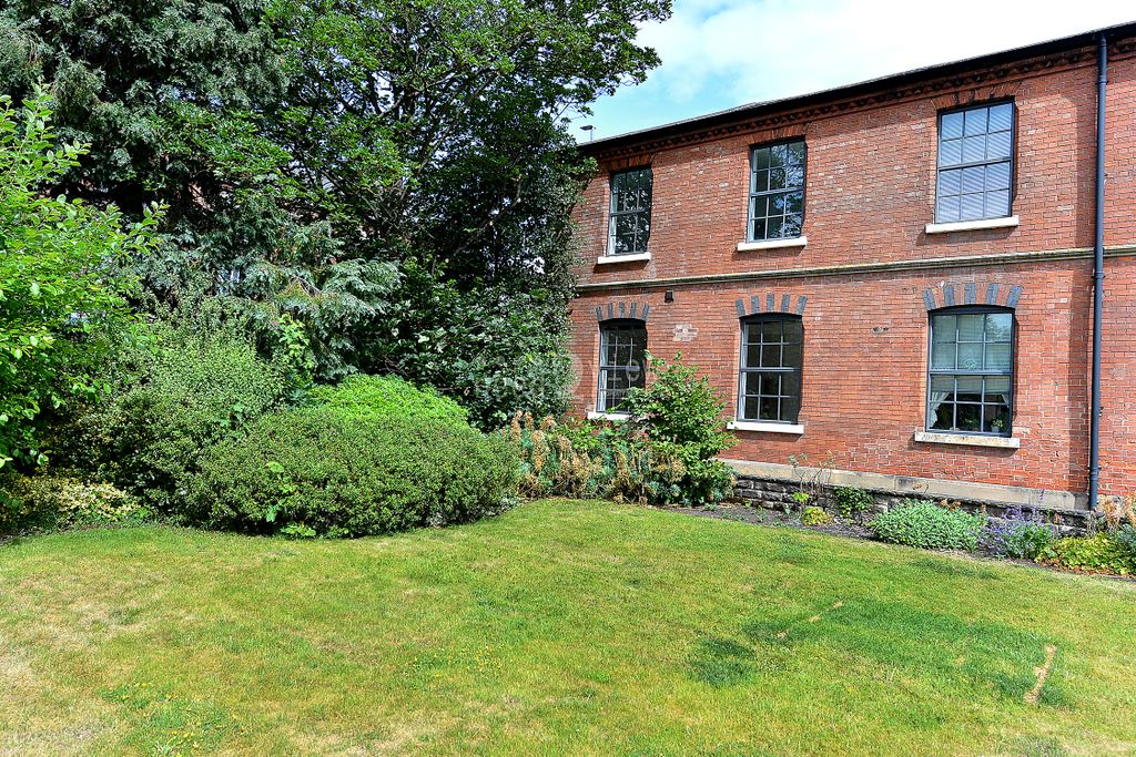 Property photo 1 of 32