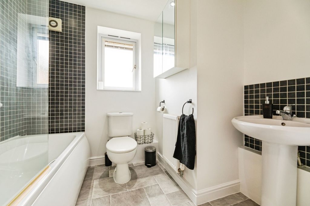 Property photo 3 of 17 Pbox-Img.Jpg