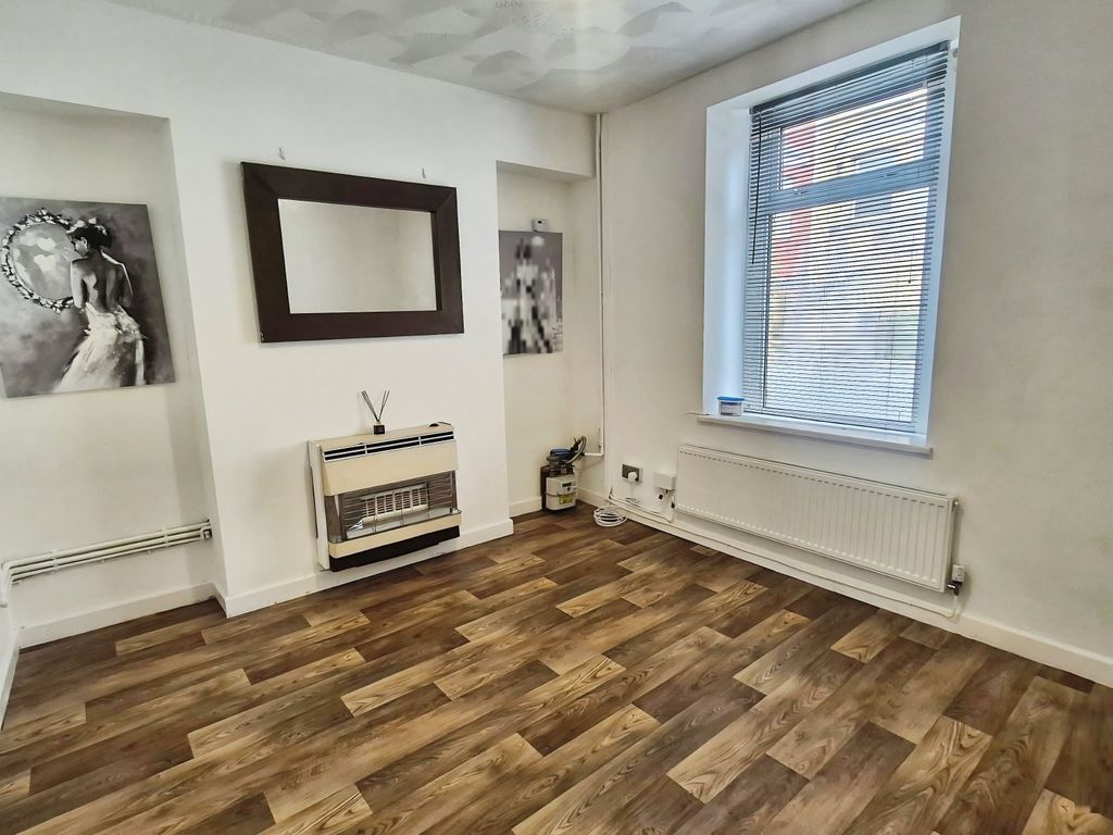 Property photo 2 of 7 Living Room