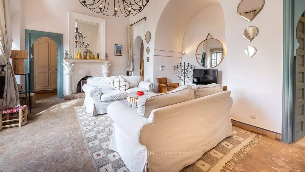 Property photo 2 of 48