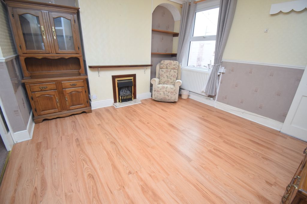 Property photo 3 of 9 Dining Room