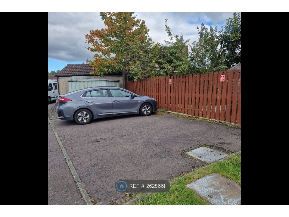 Property photo 2 of 17 Parking Area For 1 Park Place Resident