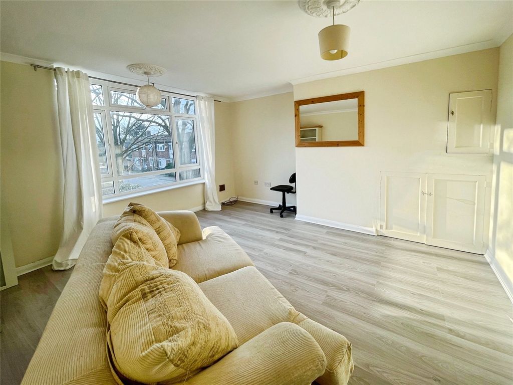 Property photo 2 of 17 Picture No. 11