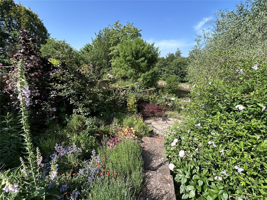 Property photo 3 of 13 Garden