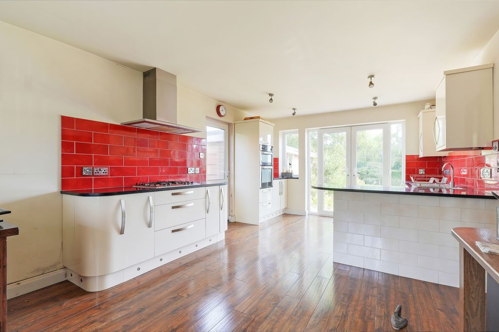 Property photo 2 of 23 Dining Kitchen