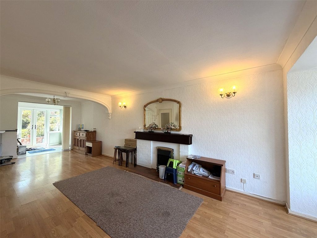 Property photo 3 of 24 Lounge