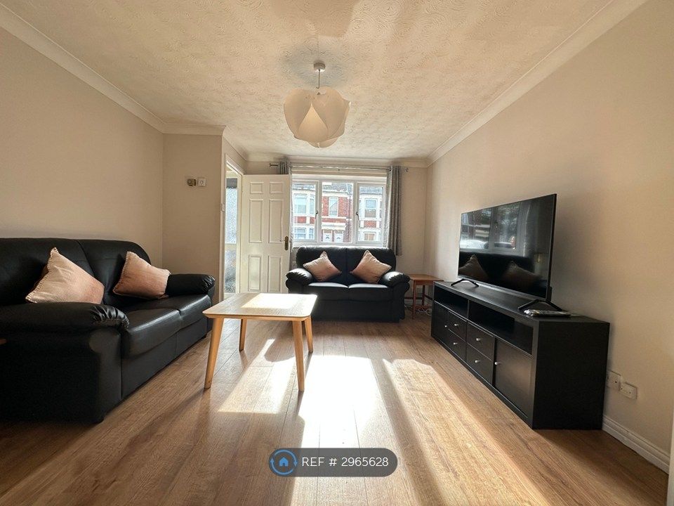 Property photo 1 of 34 Living Room
