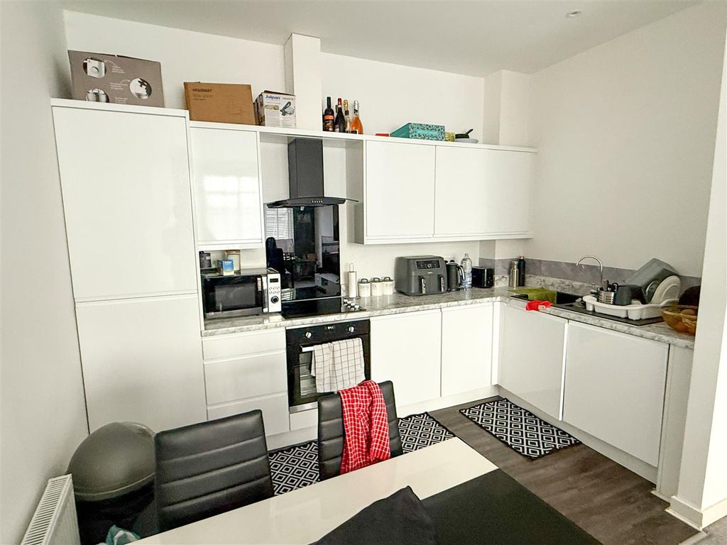 Property photo 3 of 7 Kitchen Area