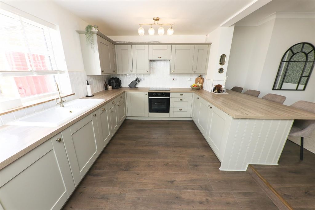 Property photo 2 of 33 Extended Kitchen