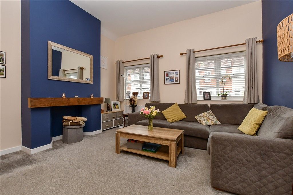 Property photo 2 of 15 Lounge