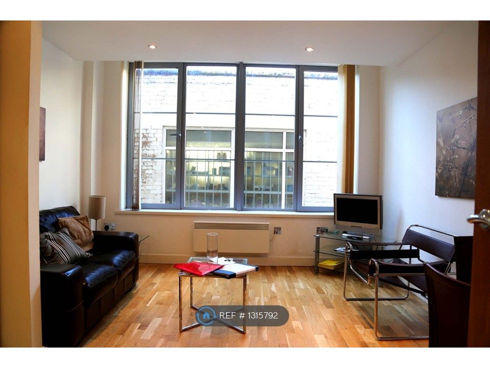 Property photo 1 of 4 Large Lounge