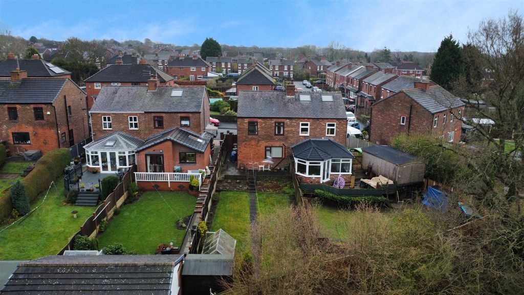 Property photo 3 of 20 Holt Crescent - View