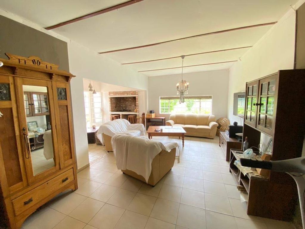 Property photo 2 of 21