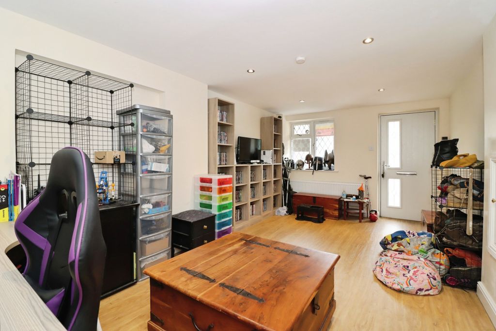 Property photo 3 of 18