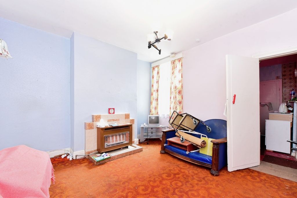 Property photo 2 of 17 Photo