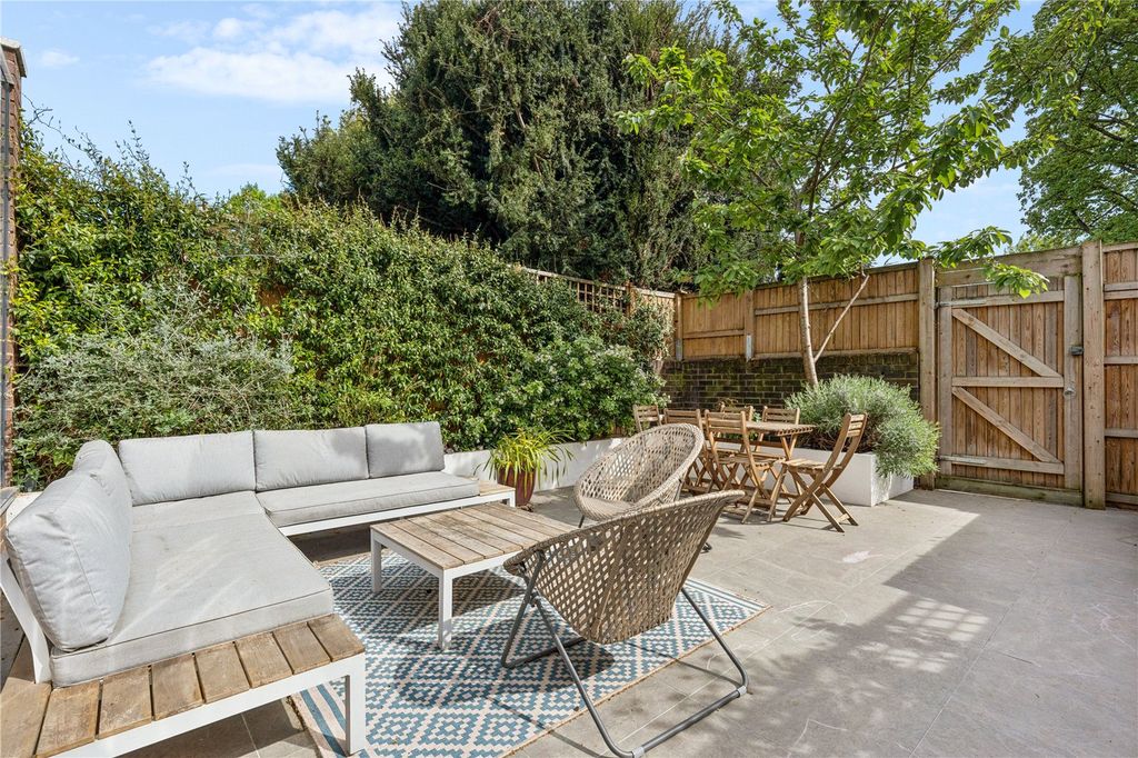Property photo 1 of 18 Garden