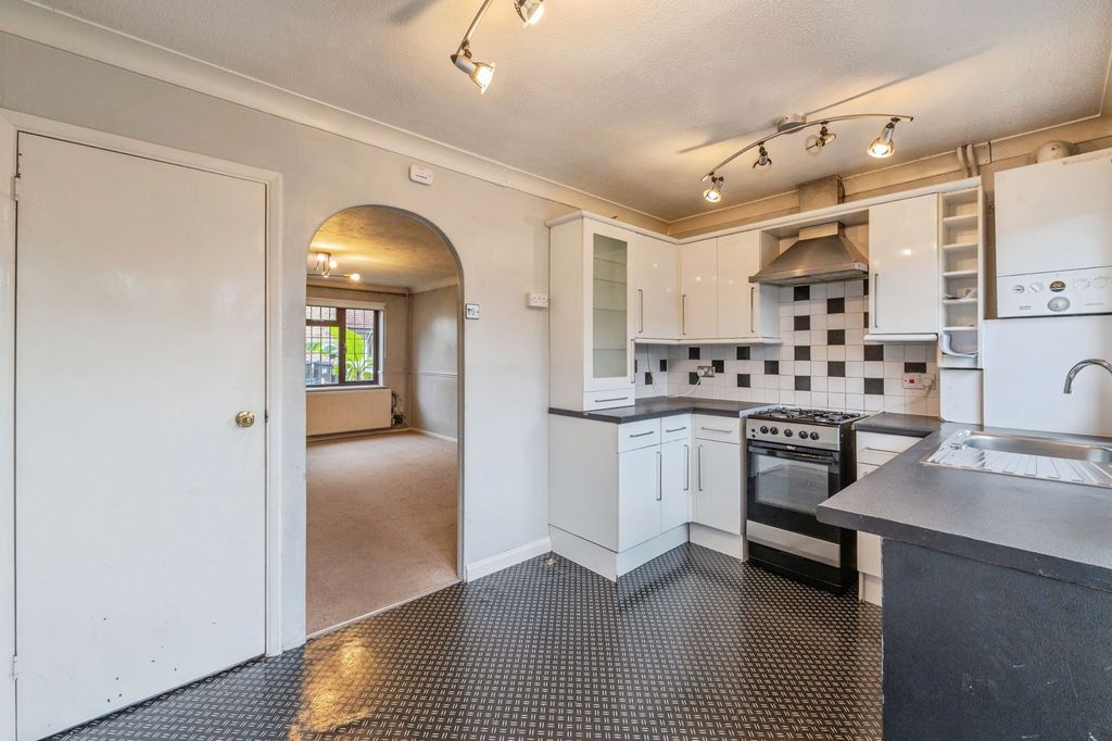 Property photo 2 of 11 Kitchen