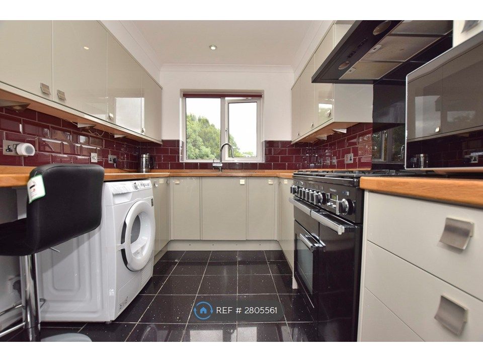 Property photo 2 of 25