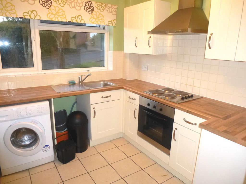 Property photo 2 of 6 Kitchen