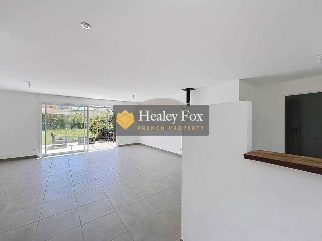 Property photo 2 of 12 Fcbb2B1c46B5558Af32Ecaa2Eb25943c