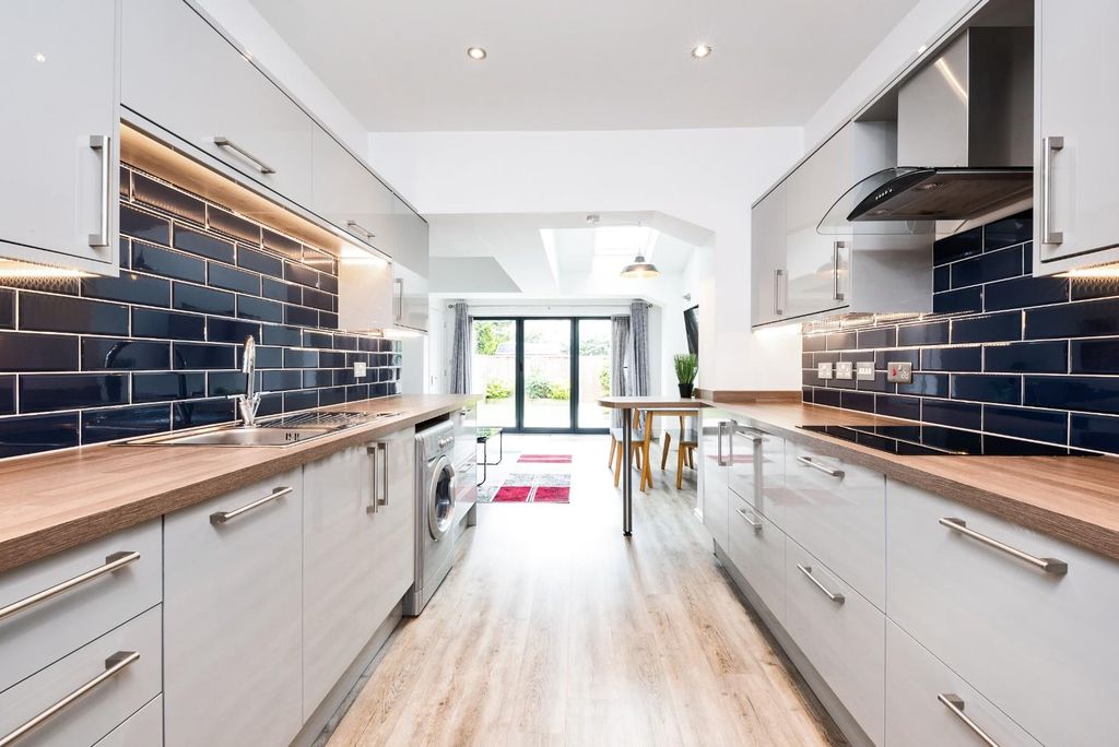 Property photo 1 of 11 Flat 1, 2 Victoria Terrace, Bath, Ba2 3Qz-7.Jpg