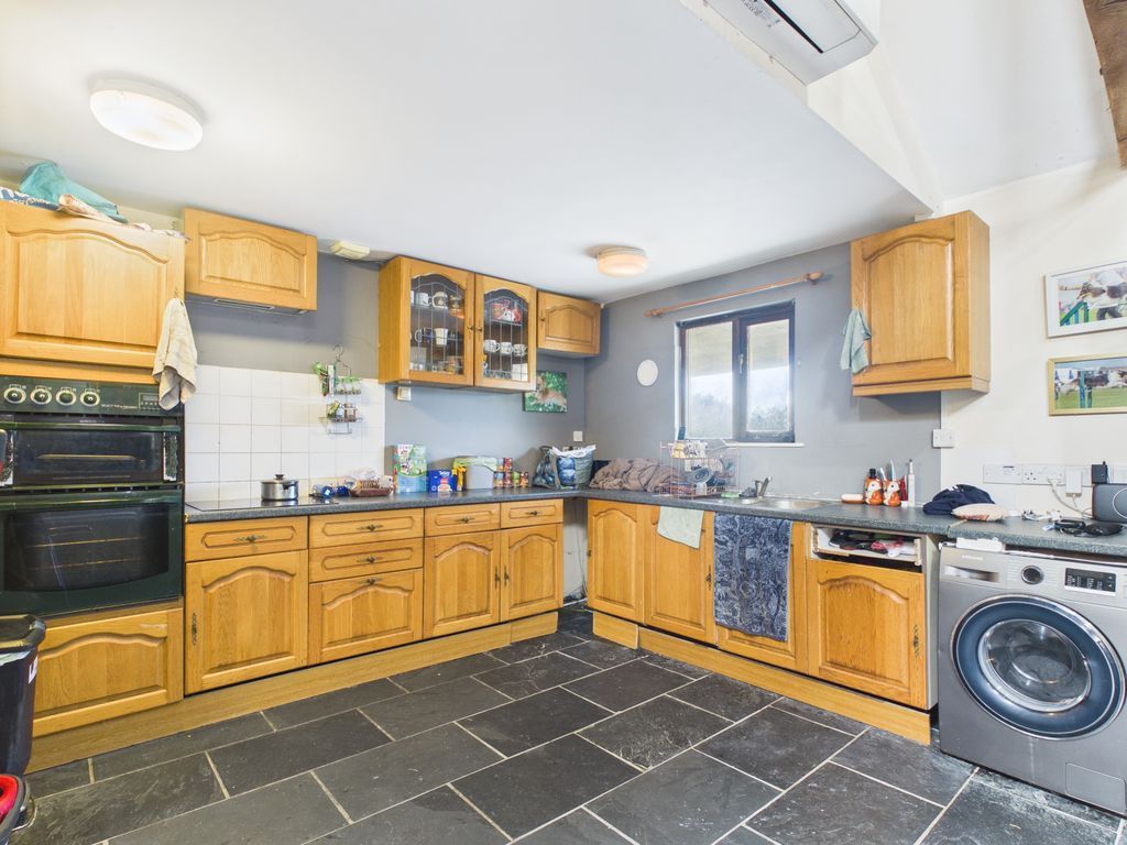 Property photo 2 of 9 Kitchen Area