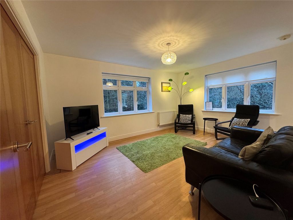 Property photo 1 of 10 Picture No. 02