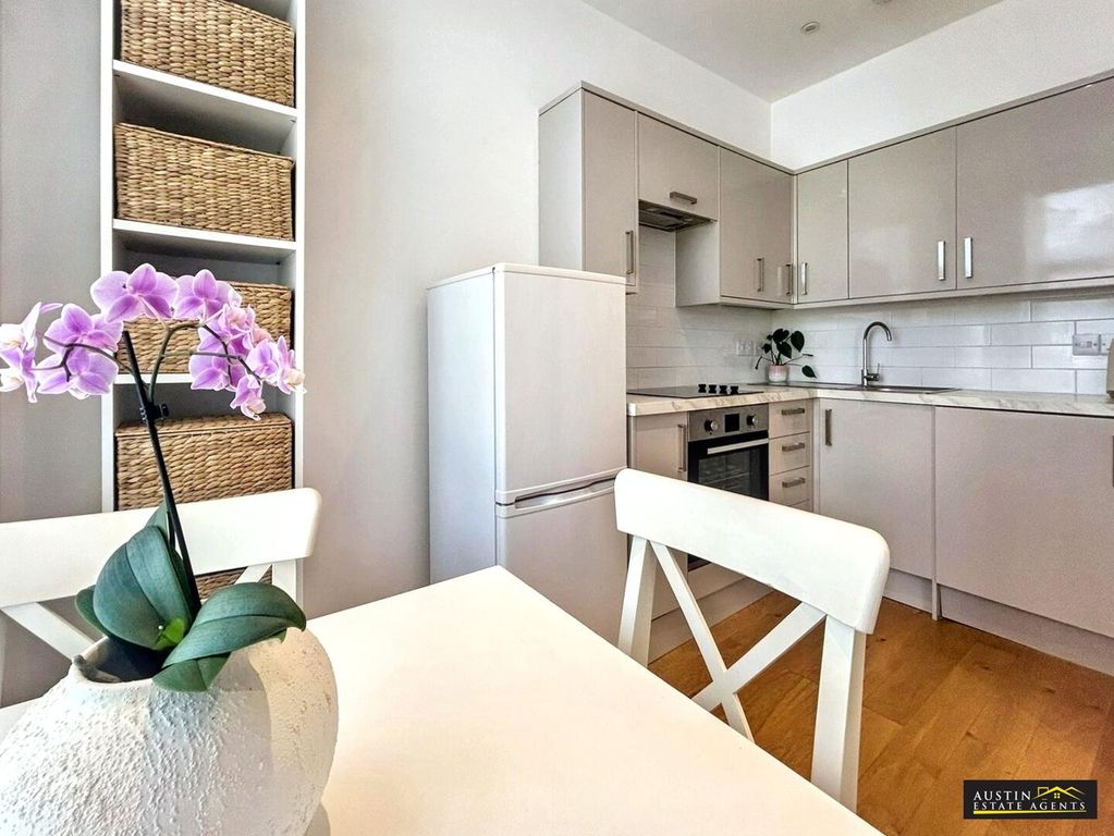 Property photo 3 of 8 Kitchen