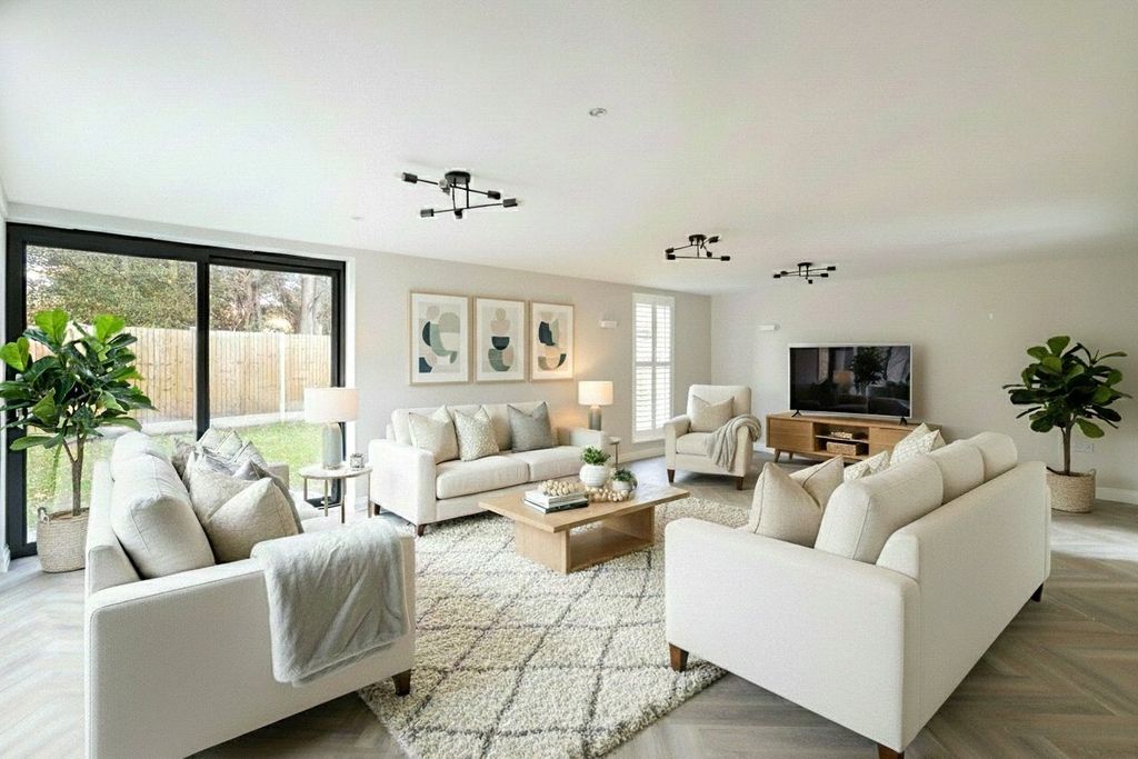 Property photo 1 of 28 House. Partnership