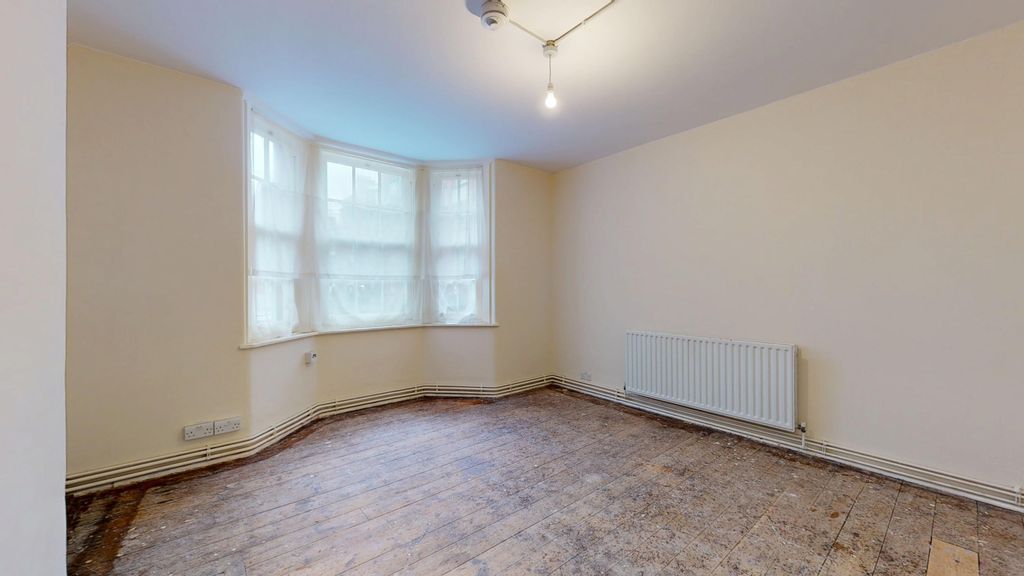 Property photo 2 of 13 Flat 4 Block G Peabody Estate, Rodney Road, Walworth, London, Se17 1Bu
