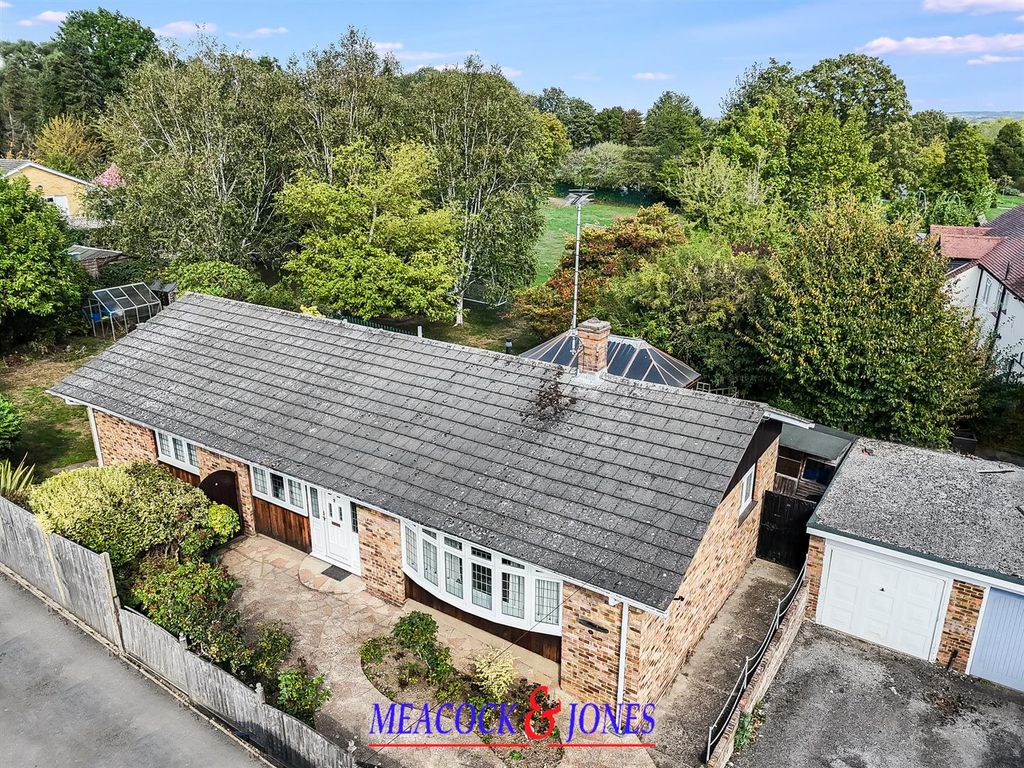 Property photo 1 of 23 Lewis Close.Jpg