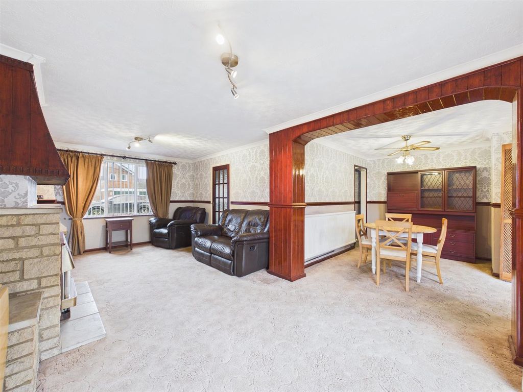 Property photo 2 of 11 Cam02435G0-Pr0150-Still007.Jpg