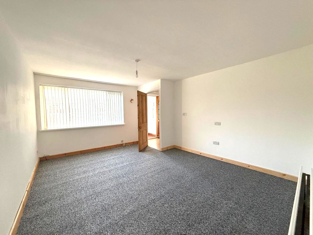 Property photo 2 of 14 Lounge