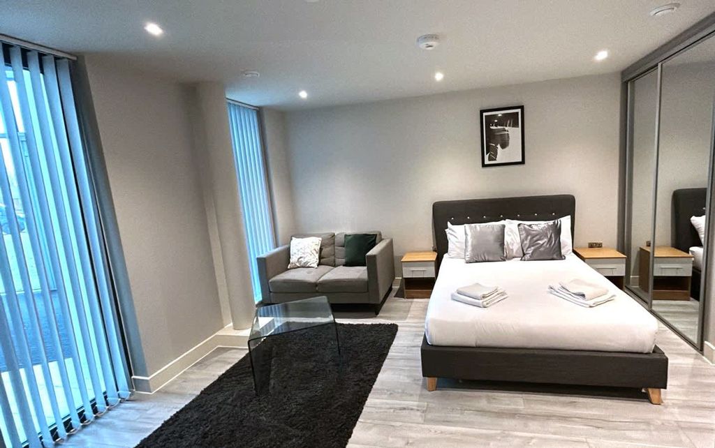 Property photo 1 of 18 Bedroom