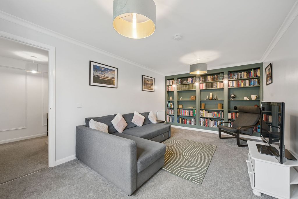 Property photo 1 of 33 Lounge