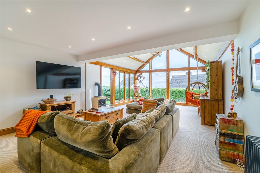 Property photo 3 of 23