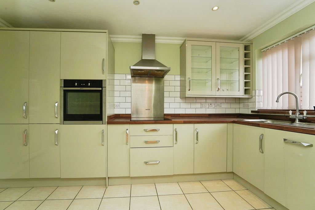 Property photo 3 of 17 Photo