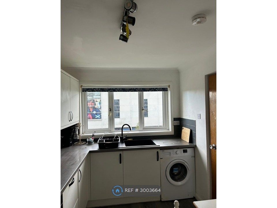 Property photo 2 of 10 Kitchen
