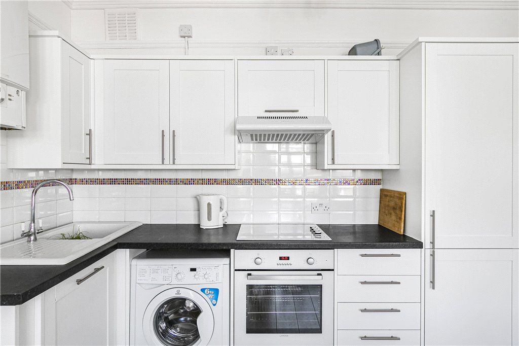 Property photo 3 of 12 Kitchen