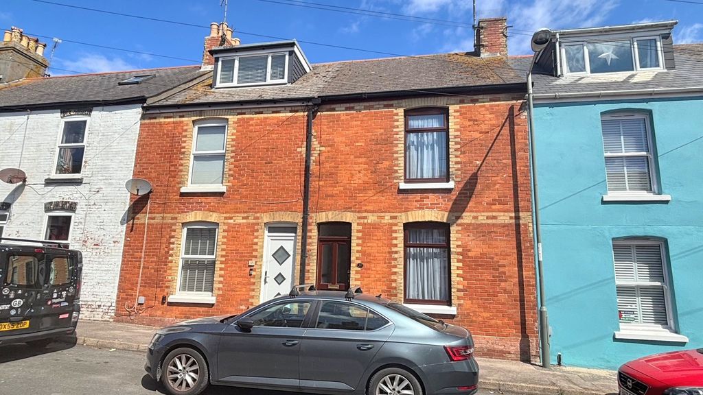 Property photo 1 of 17 10 Grosvenor Road Outside Front