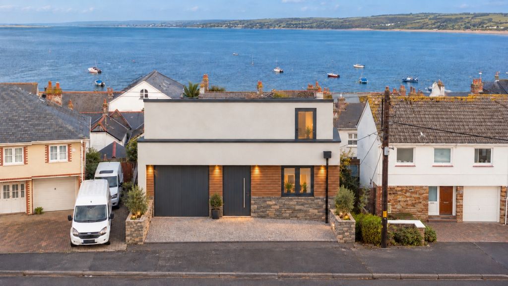 Property photo 2 of 18 Seaside House Overlooking The Bay