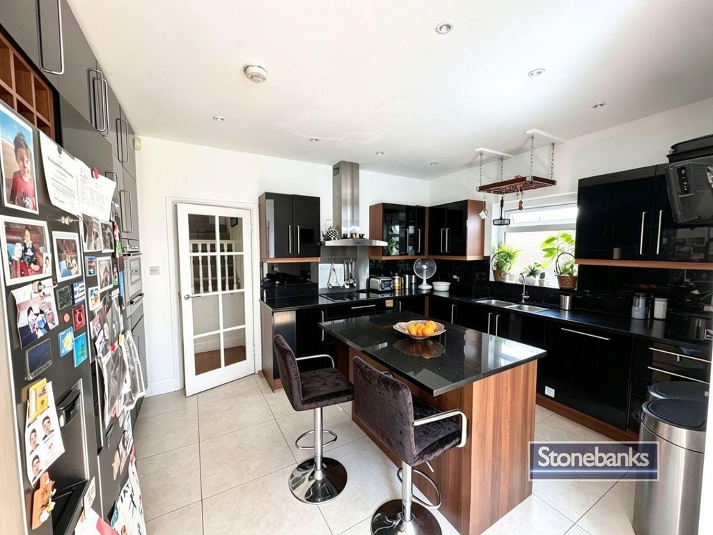 Property photo 3 of 10 Kitchen.Jpeg