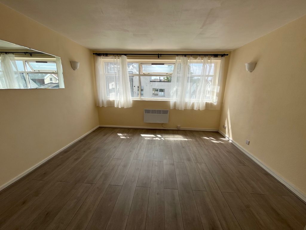 Property photo 2 of 6 Living Area