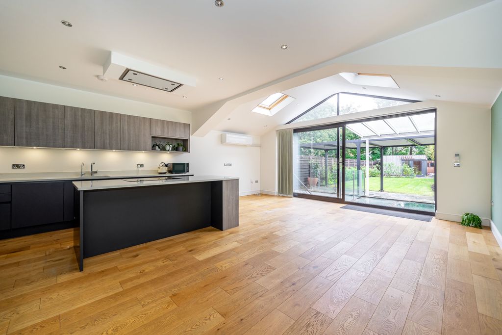 Property photo 3 of 26