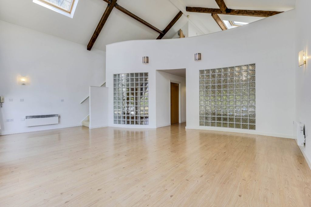 Property photo 3 of 17 Picture No. 23
