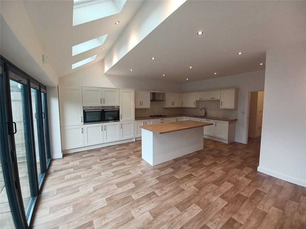 Property photo 3 of 15 Picture No. 26